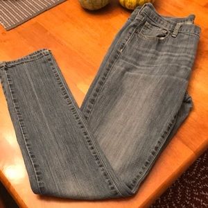 Old Navy jeans flirt